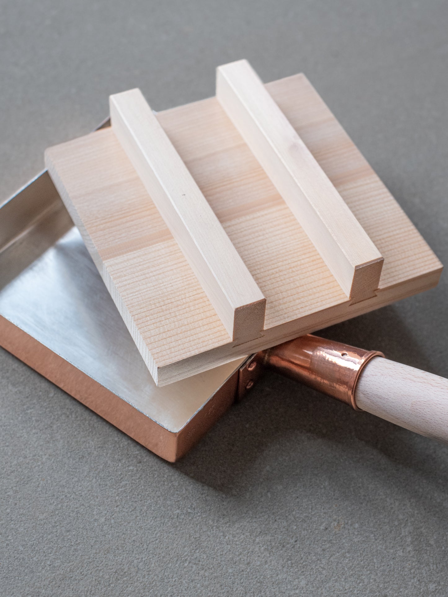 Omelette Pan Cypress Wood Lid
