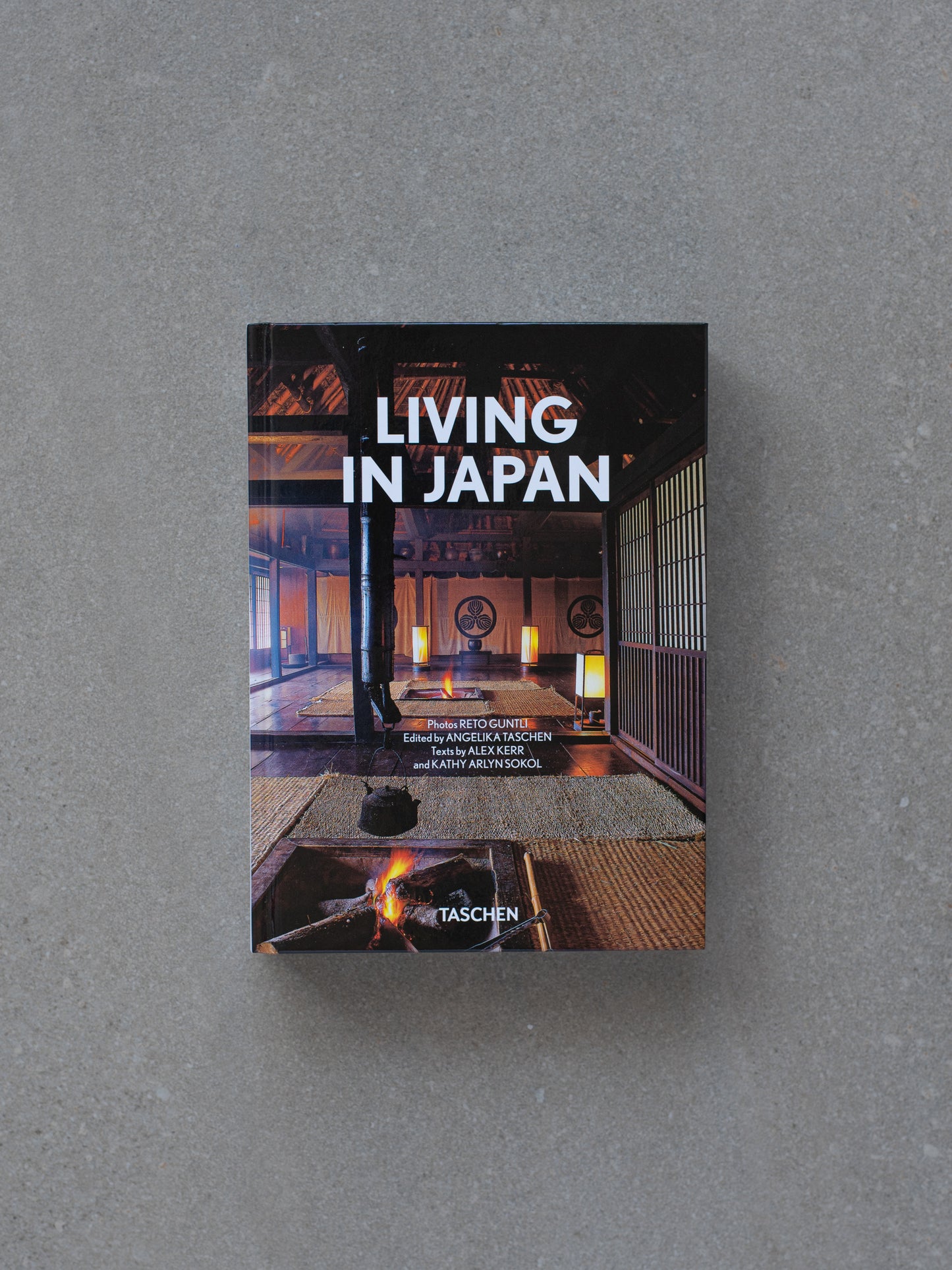 Living in Japan. 40th Ed.