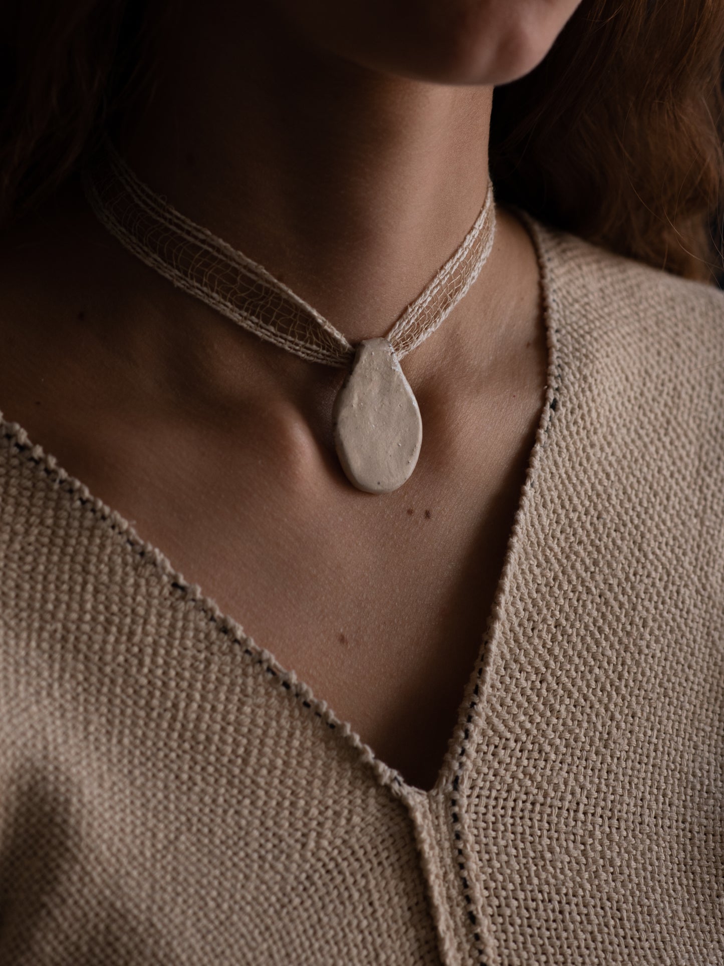 Pendant Collar - White and Beige
