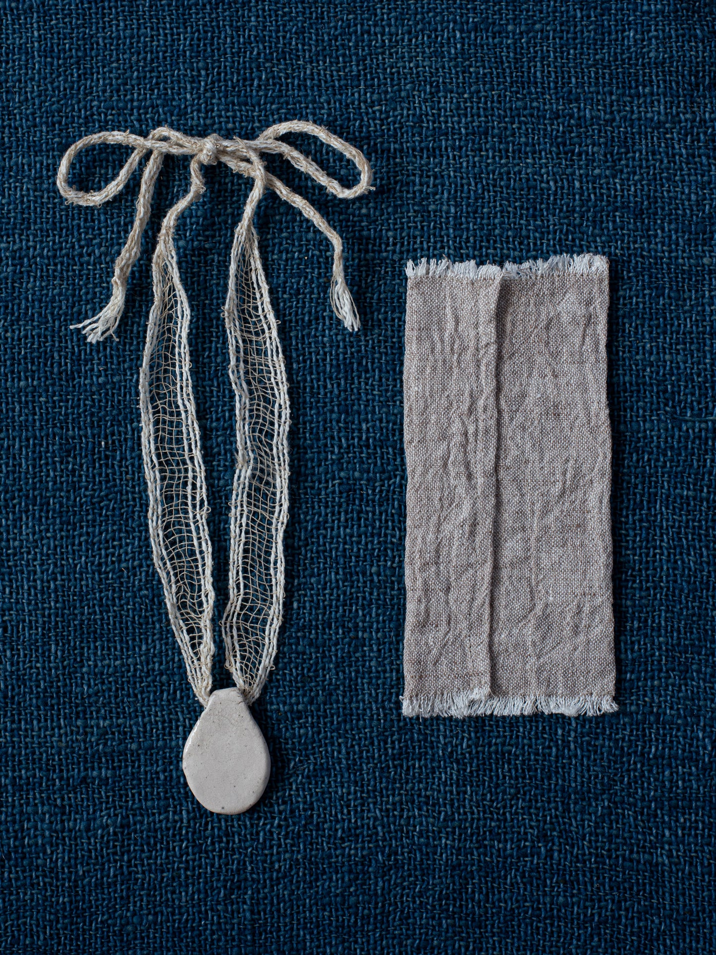 Pendant Collar - White and Beige