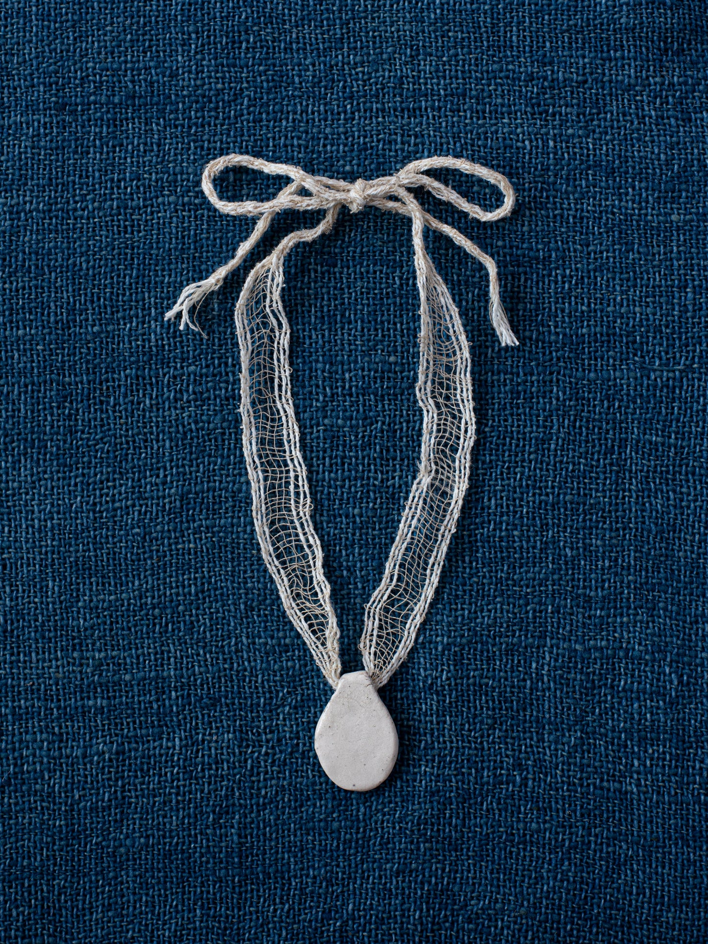 Pendant Collar - White and Beige
