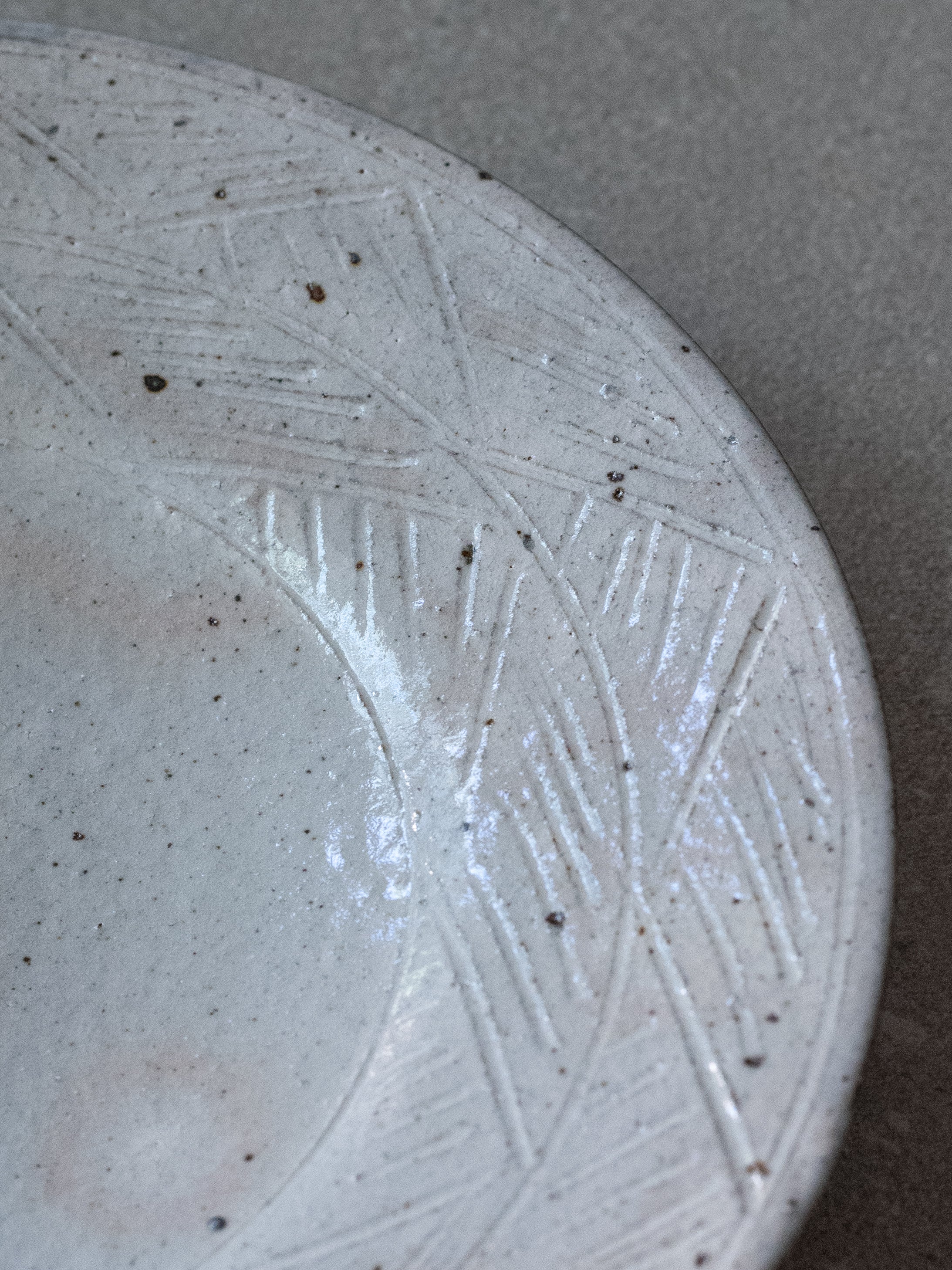 Kohiki Zigzag Plate - Large