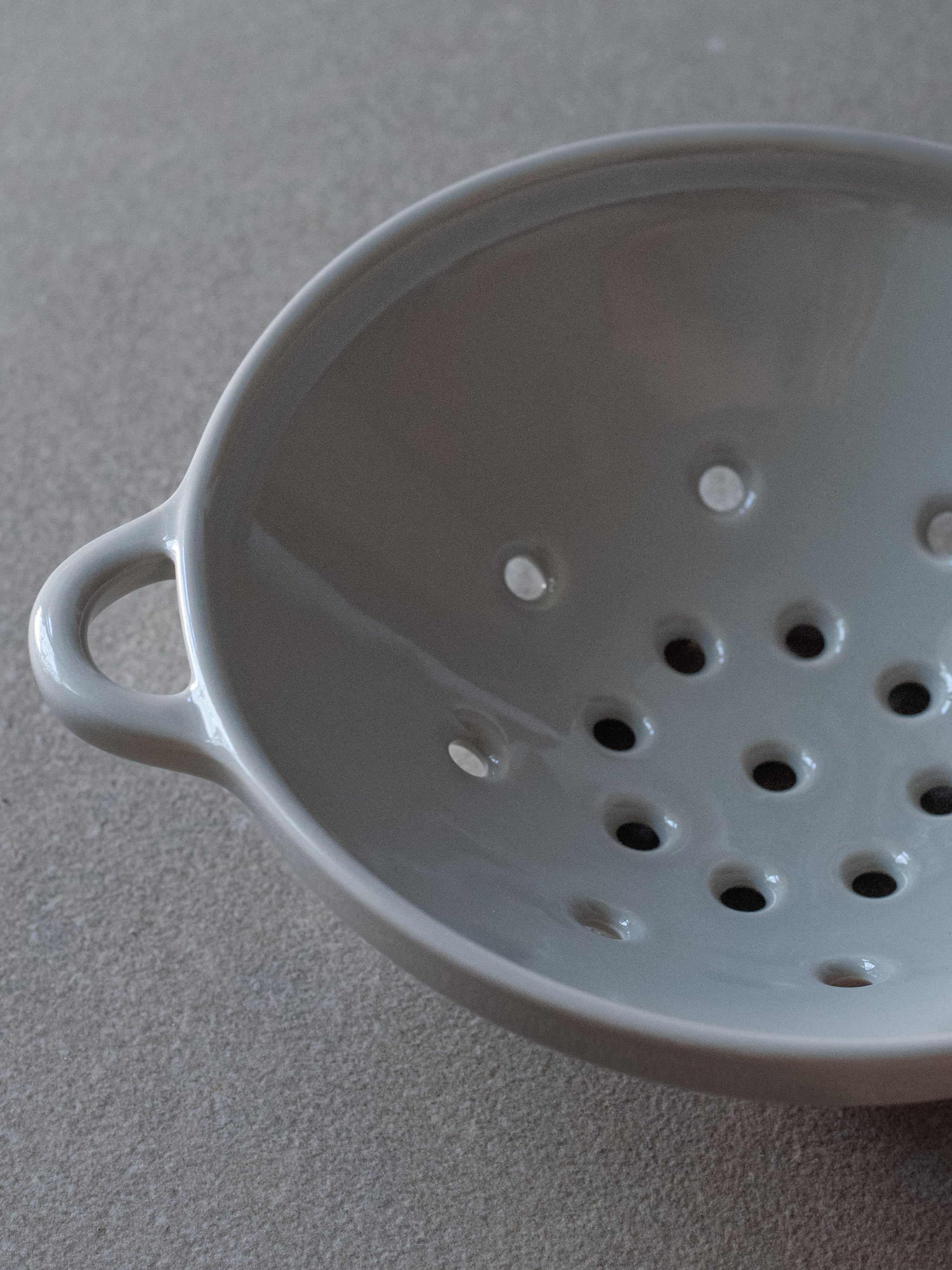 Porcelain Berry Colander Bowl