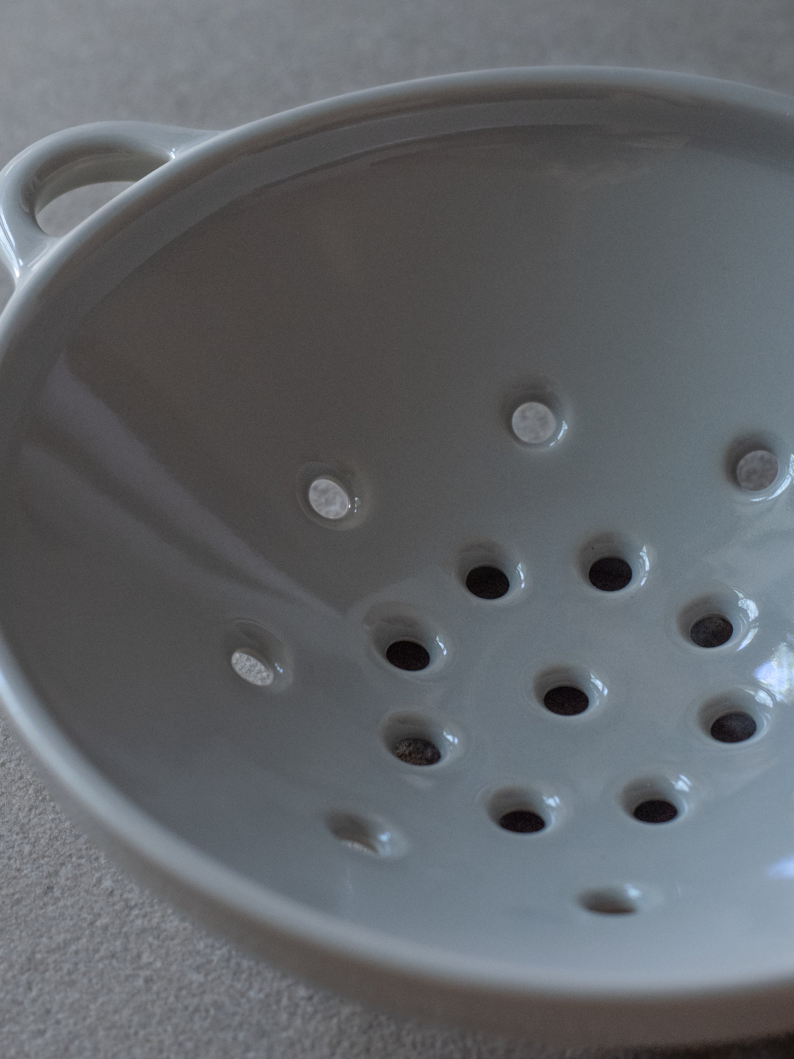 Porcelain Berry Colander Bowl