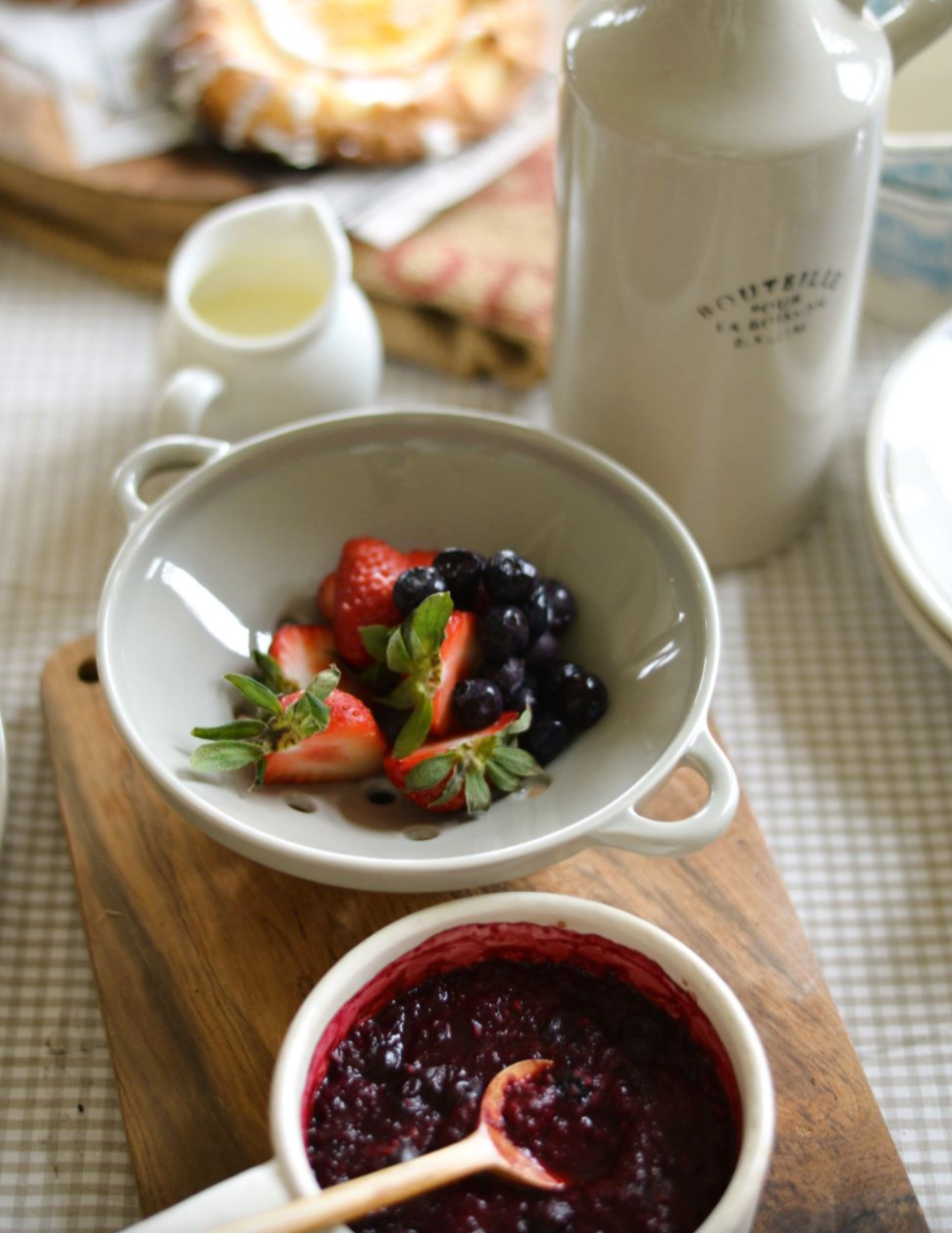 Porcelain Berry Colander Bowl