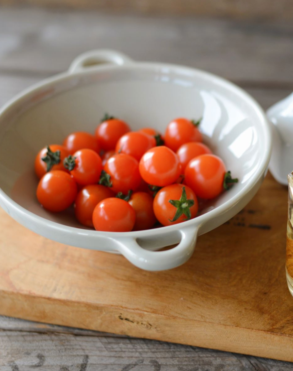 Porcelain Berry Colander Bowl