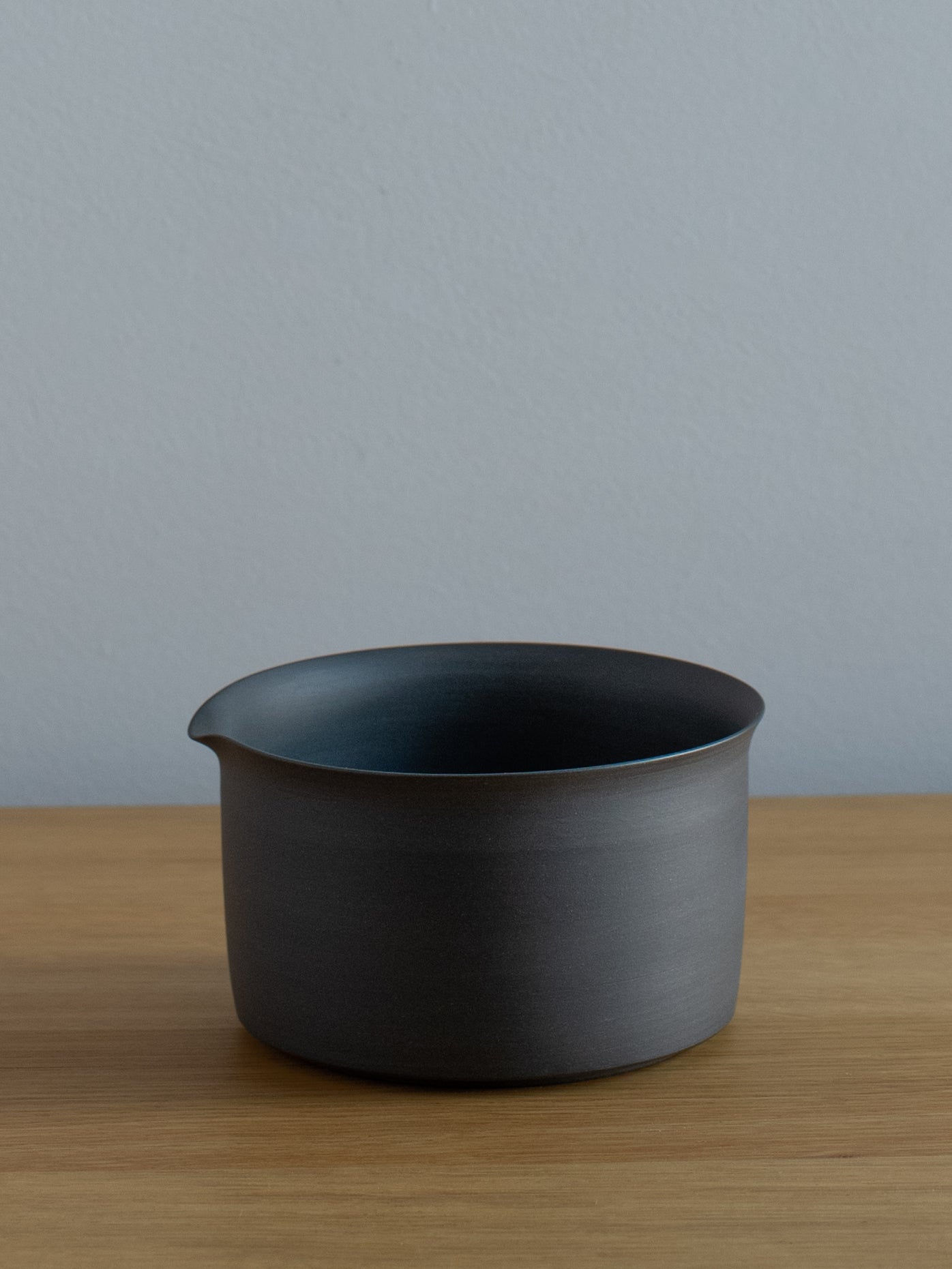 Kittate Spouted Tea Bowl - Black