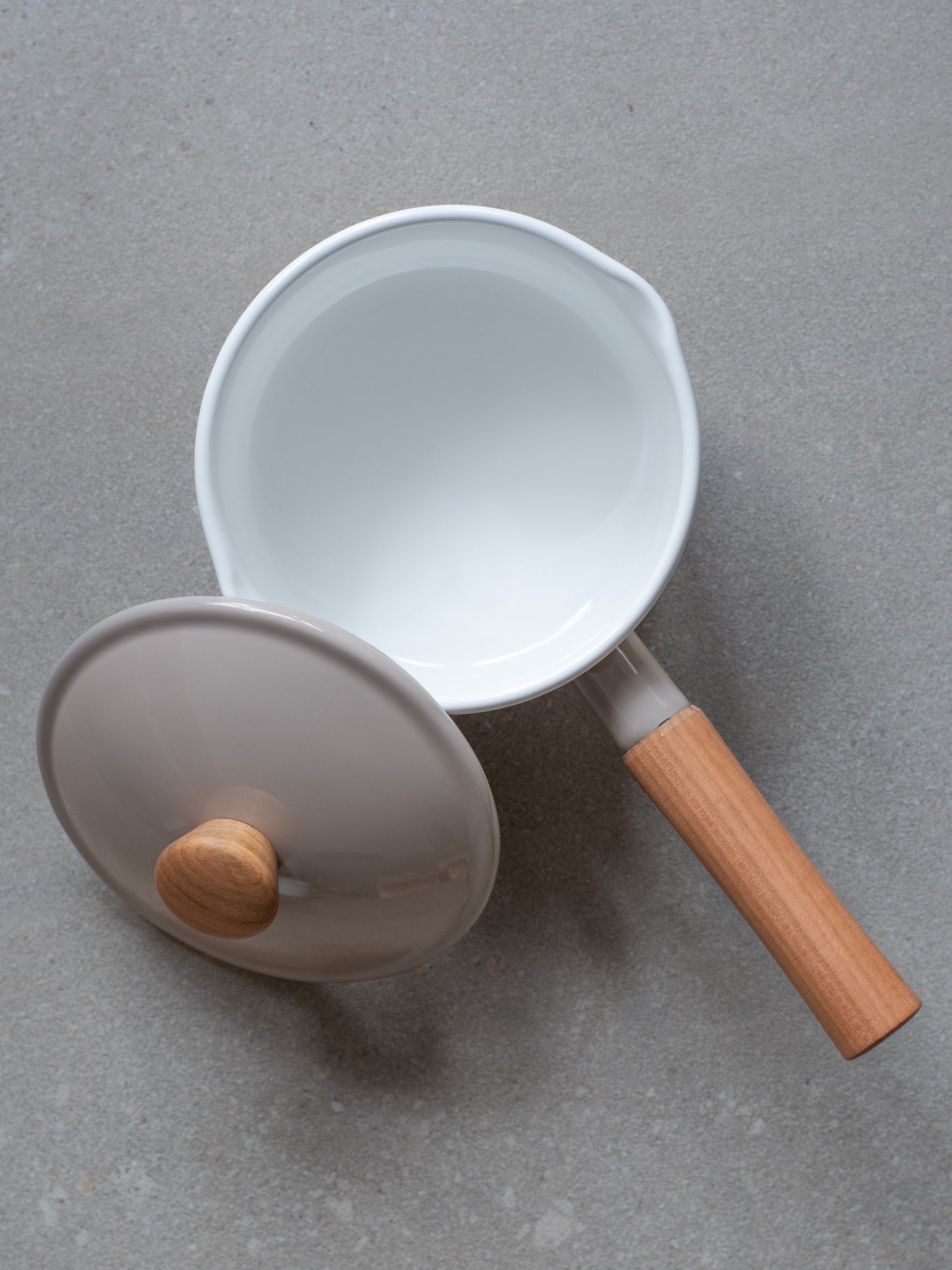 Couleur Enamel Saucepan with Lid 14cm Beige