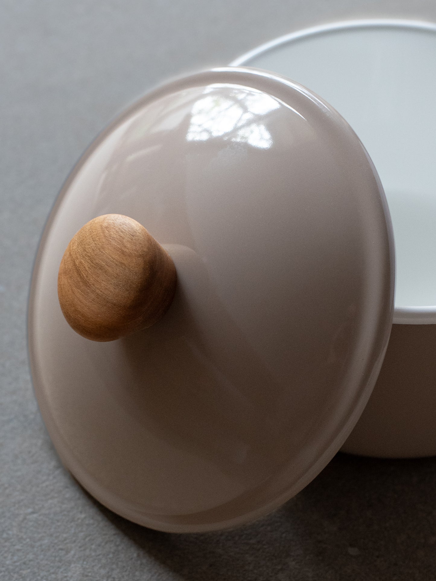 Couleur Enamel Saucepan with Lid 14cm Beige