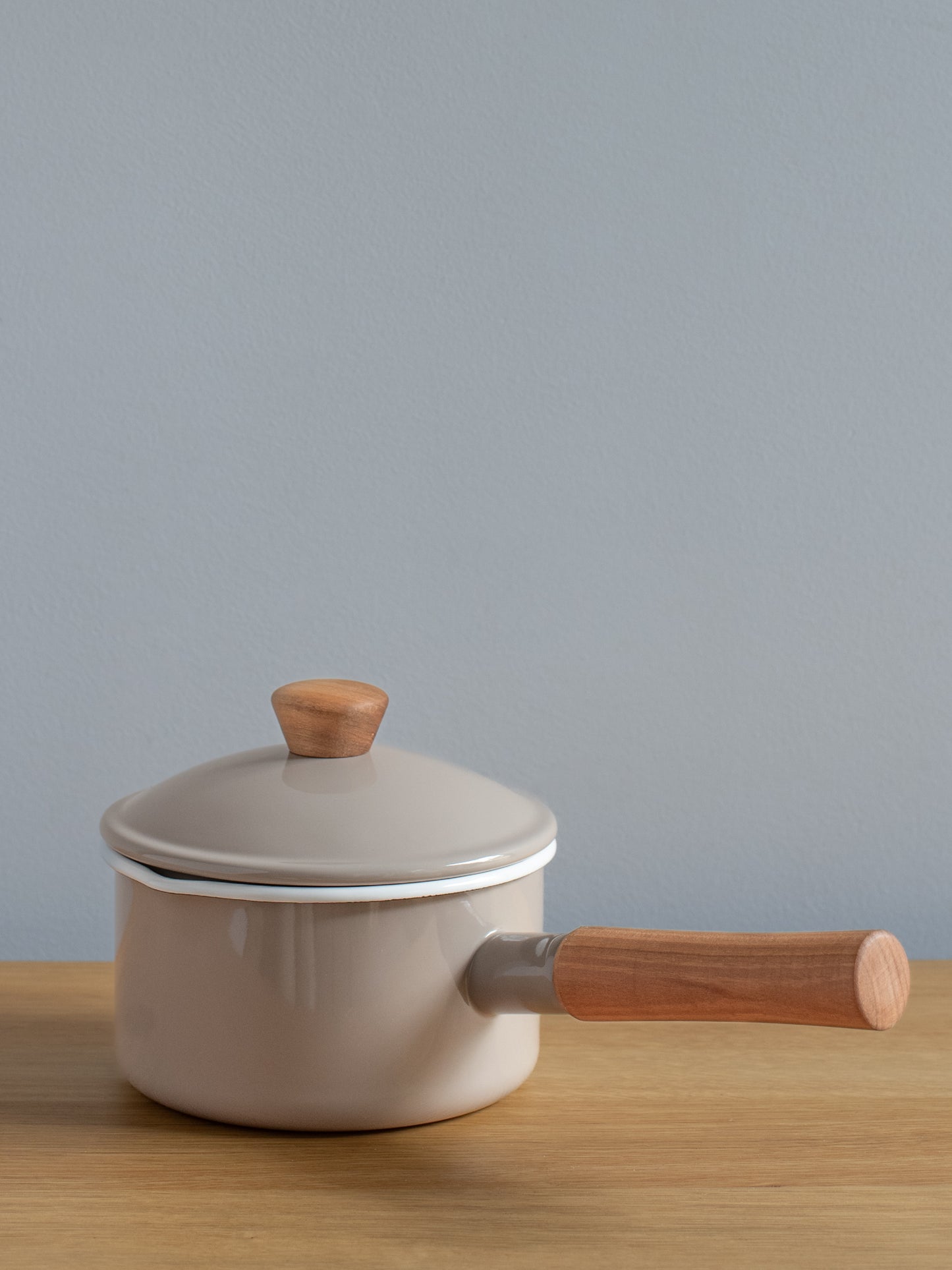 Couleur Enamel Saucepan with Lid 14cm Beige