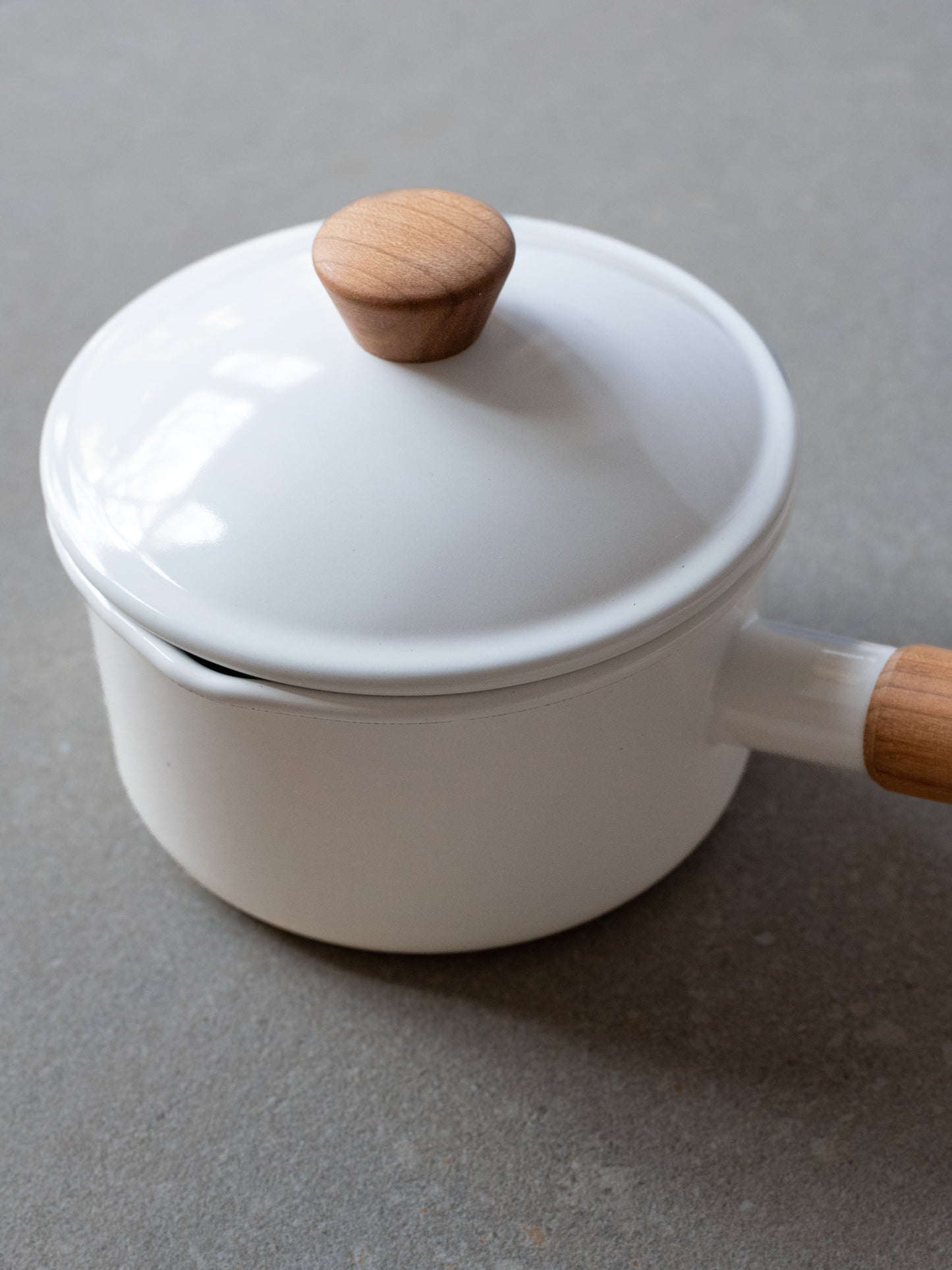 Couleur Enamel Saucepan with Lid 14cm White