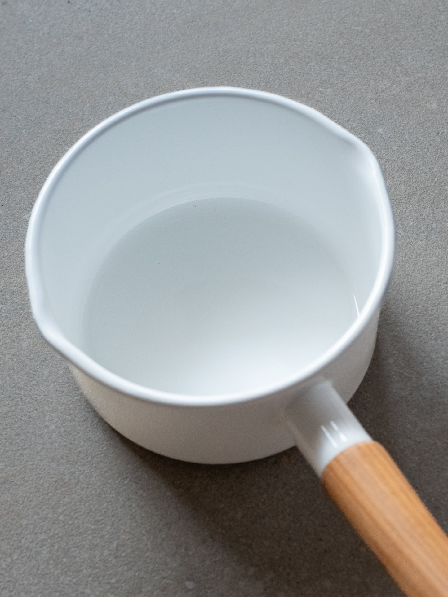 Couleur Enamel Saucepan with Lid 14cm White