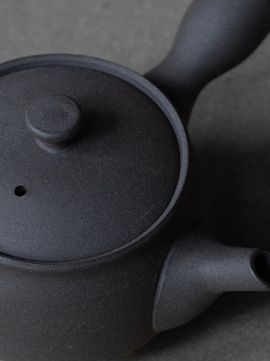 Tealyra - Drago Ceramic Teapot Black - 37oz — Madame ZuZu's Tea