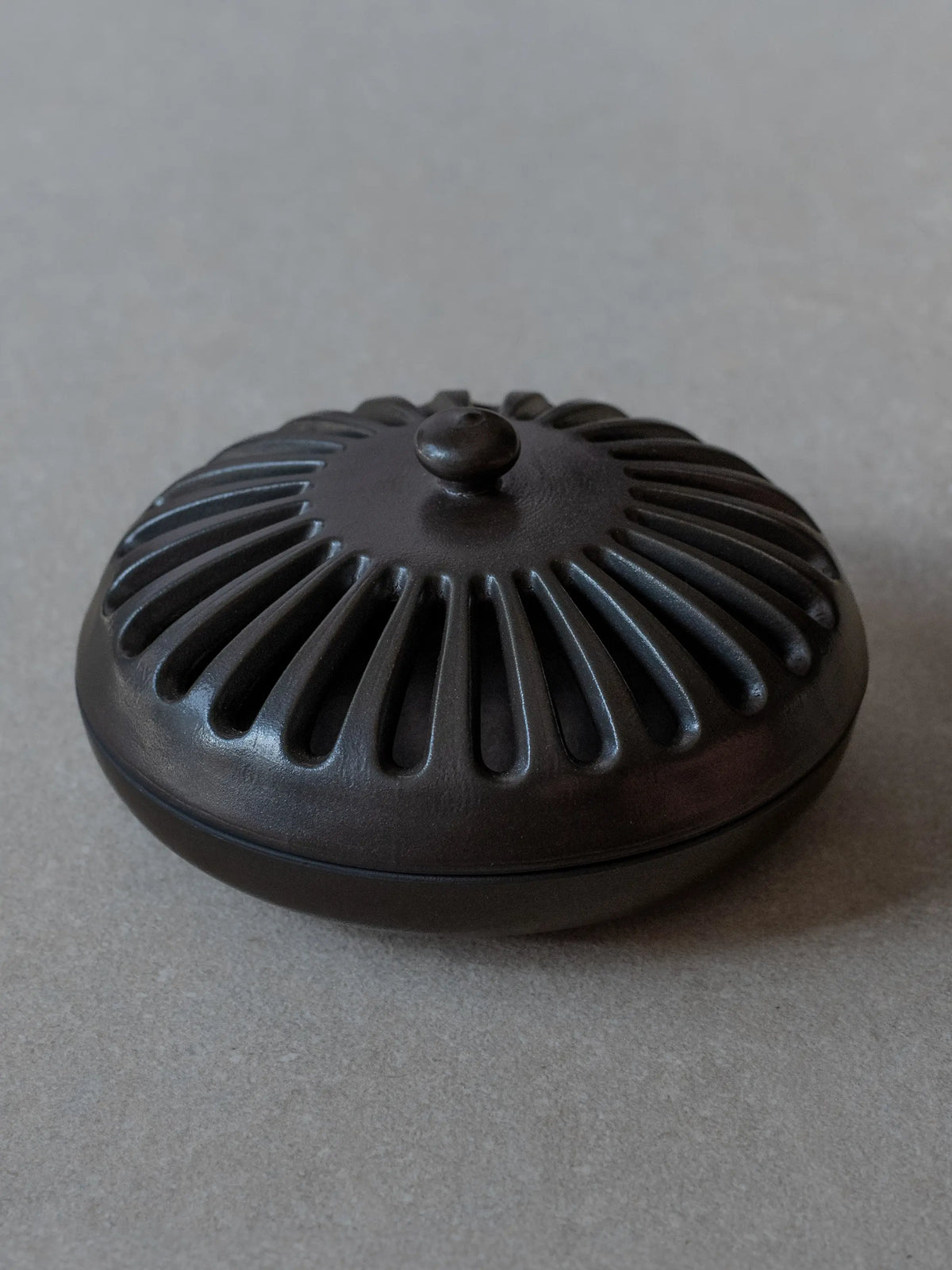 Porcelain incense burner, view 7