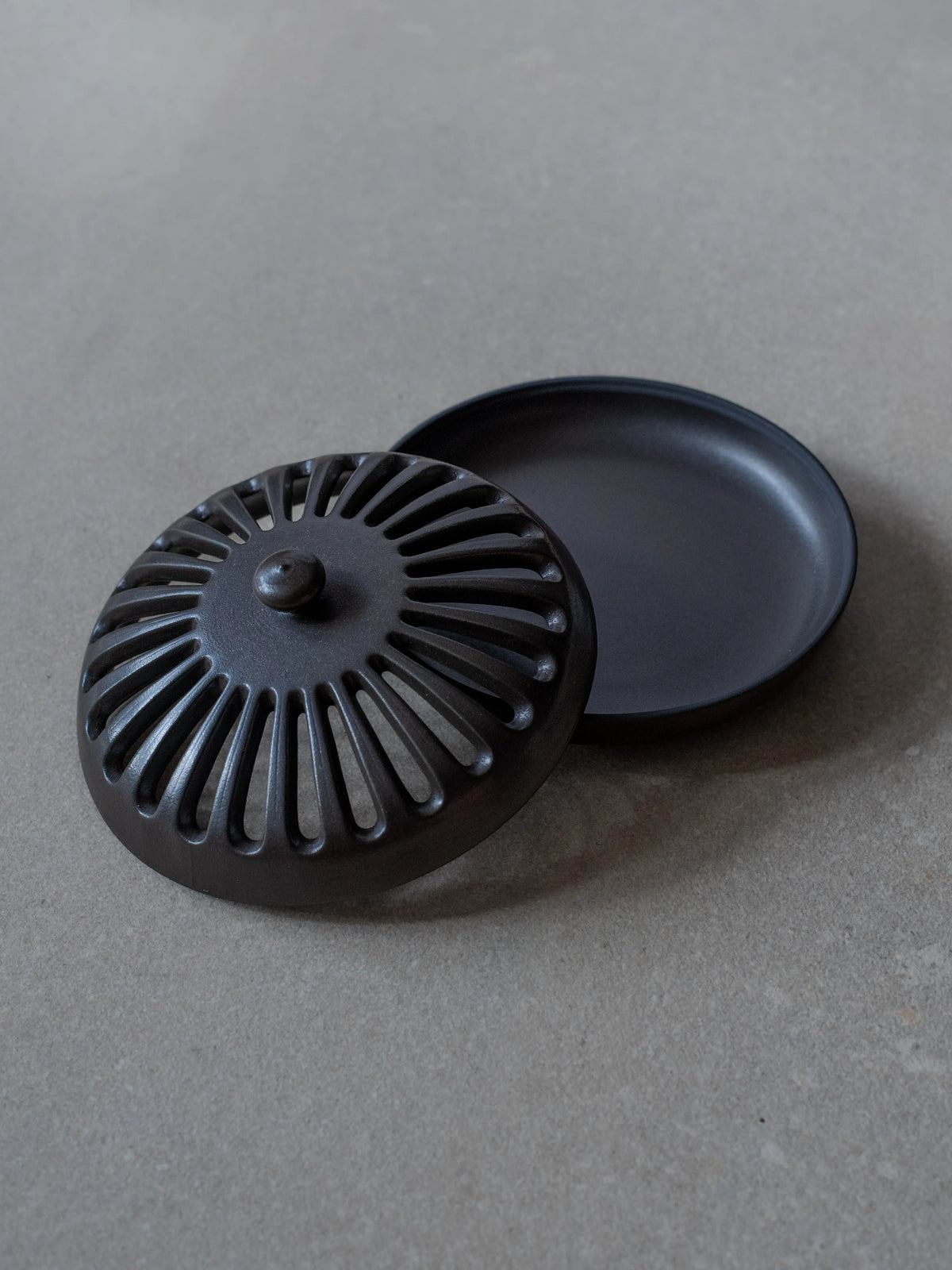 Porcelain incense burner, view 3