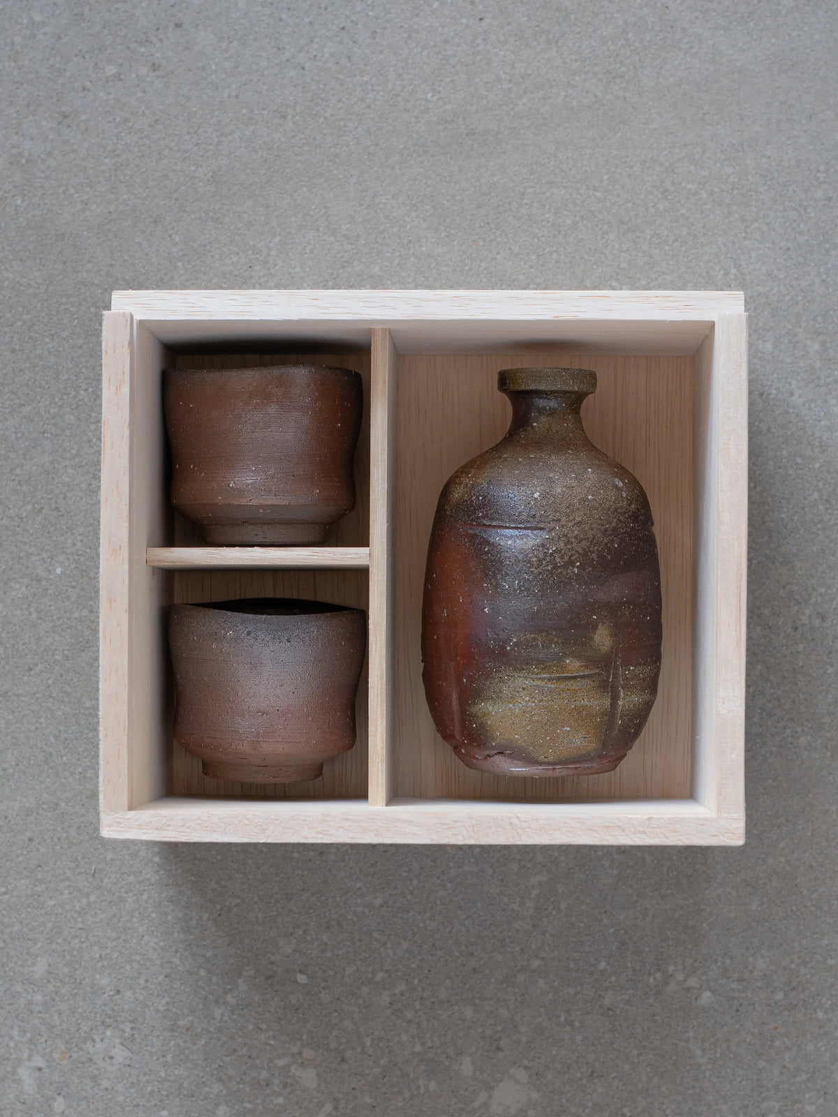 Yasushi Nakai Bizen sake set, view 2