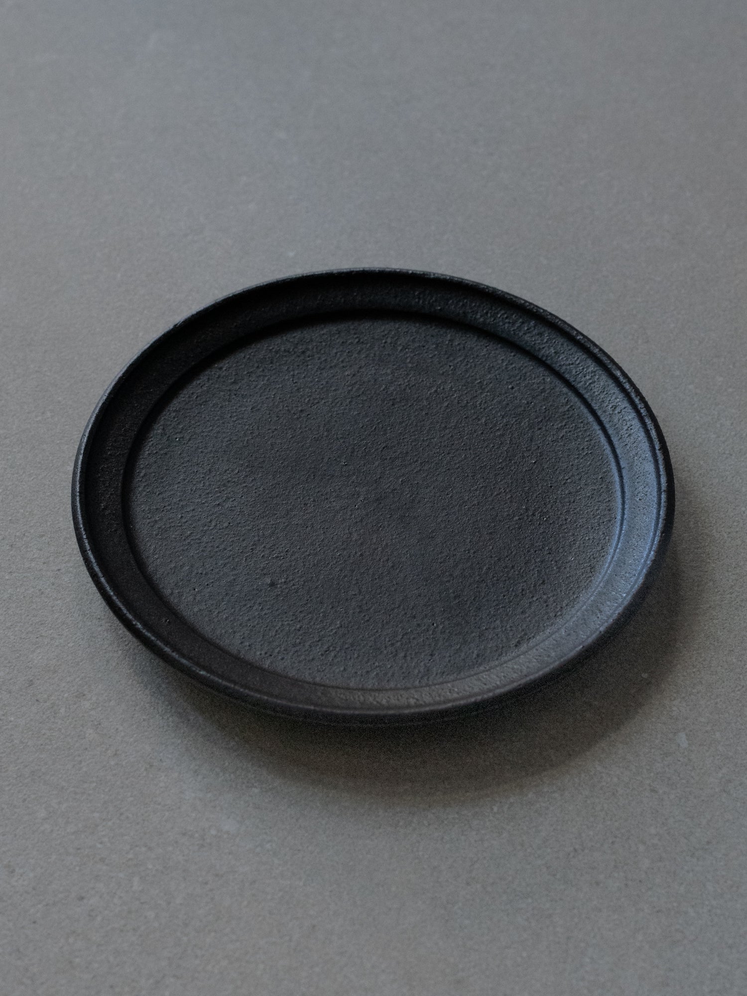 Black Le Temps Plate - Medium