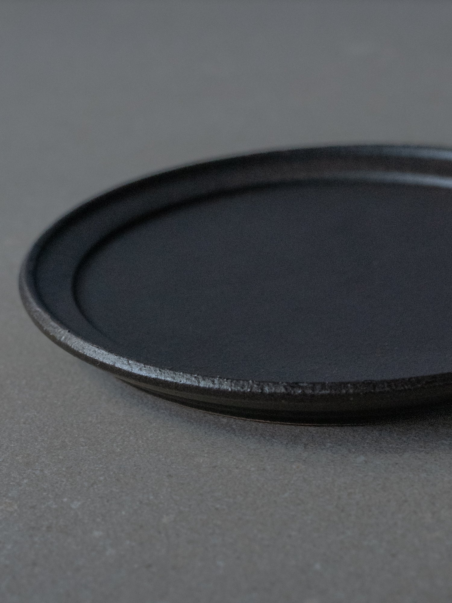 Black Le Temps Plate - Medium