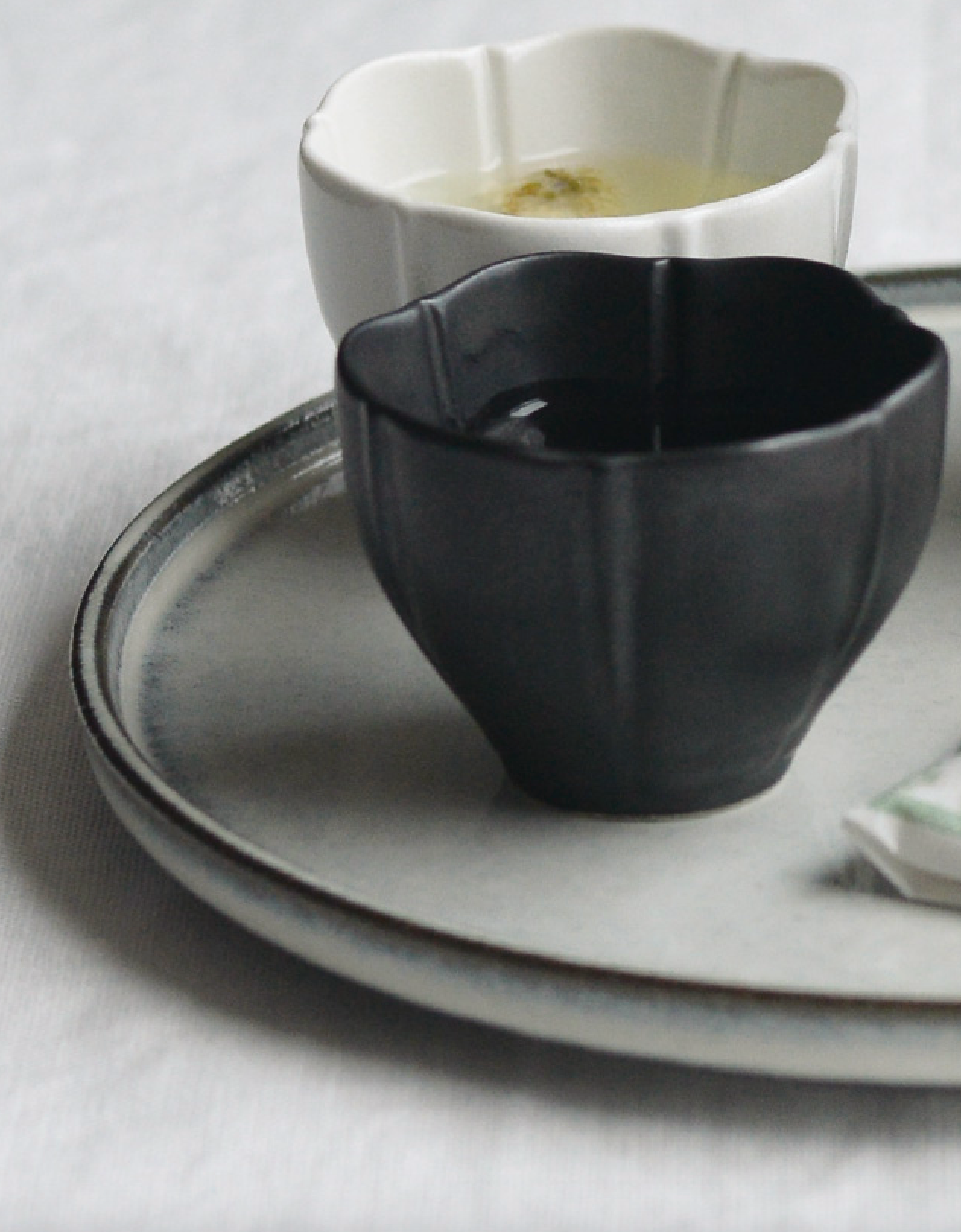 White Cerchio Plate - Medium