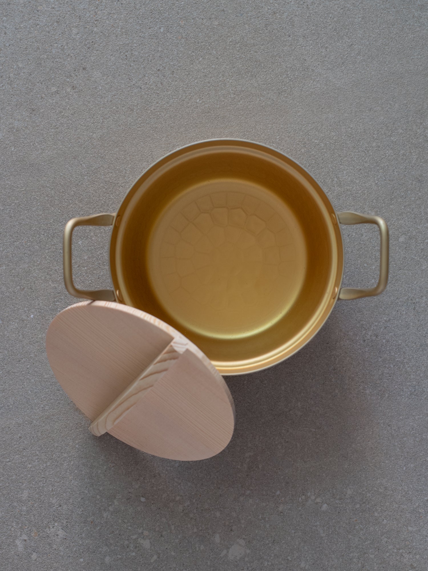 Aluminium Pot with Wooden Lid