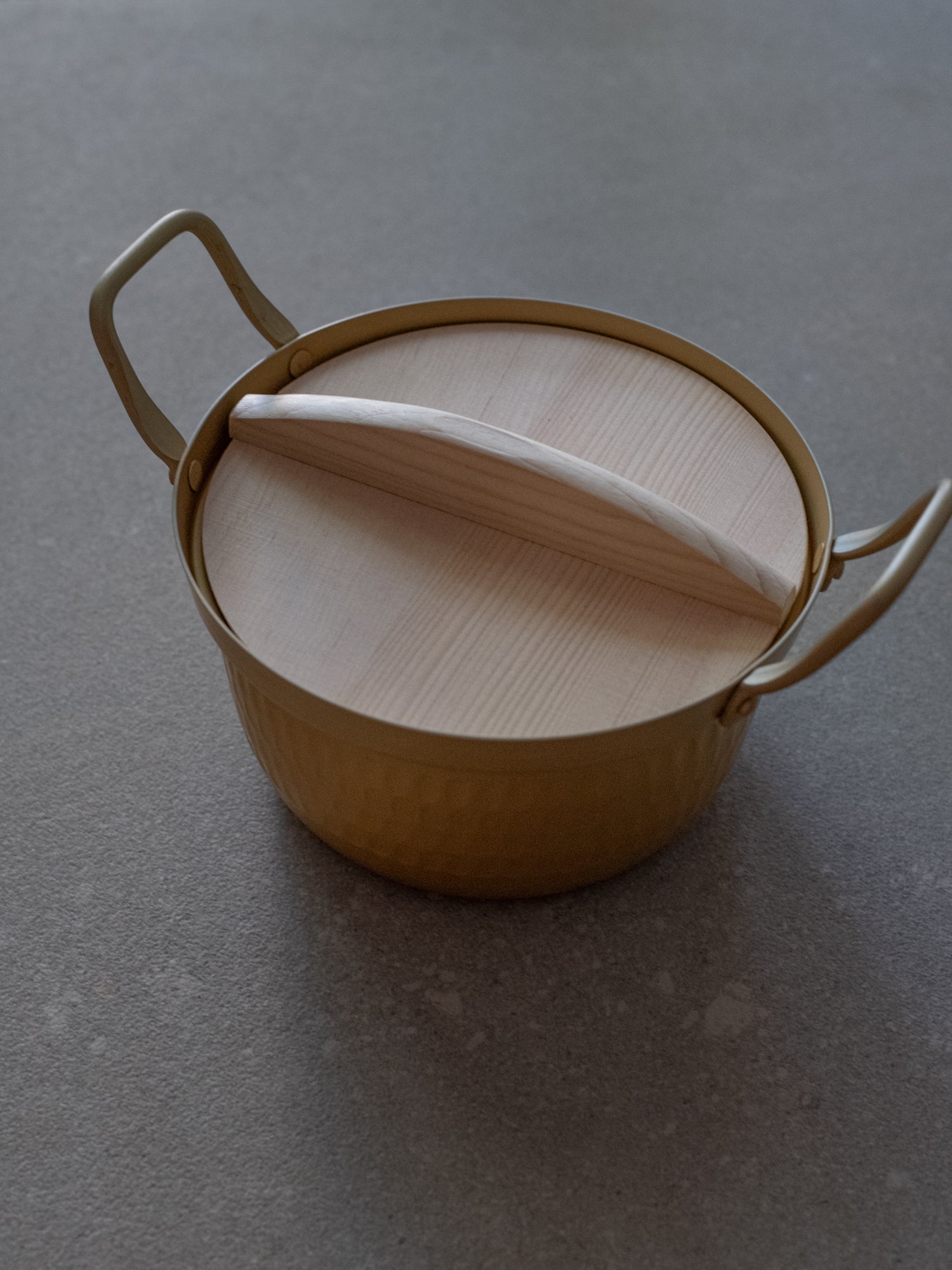 Aluminium Pot with Wooden Lid