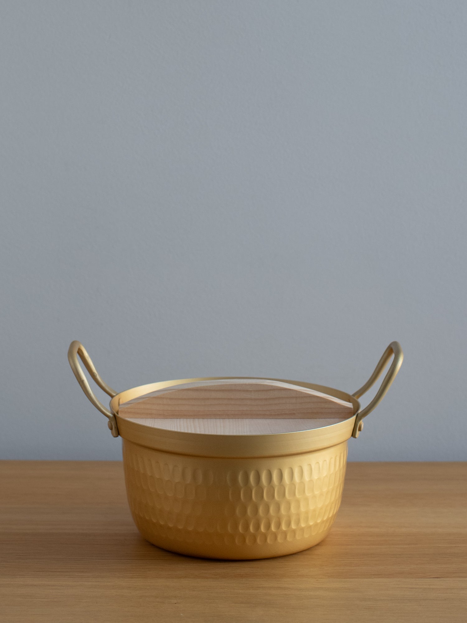 Aluminium Pot with Wooden Lid