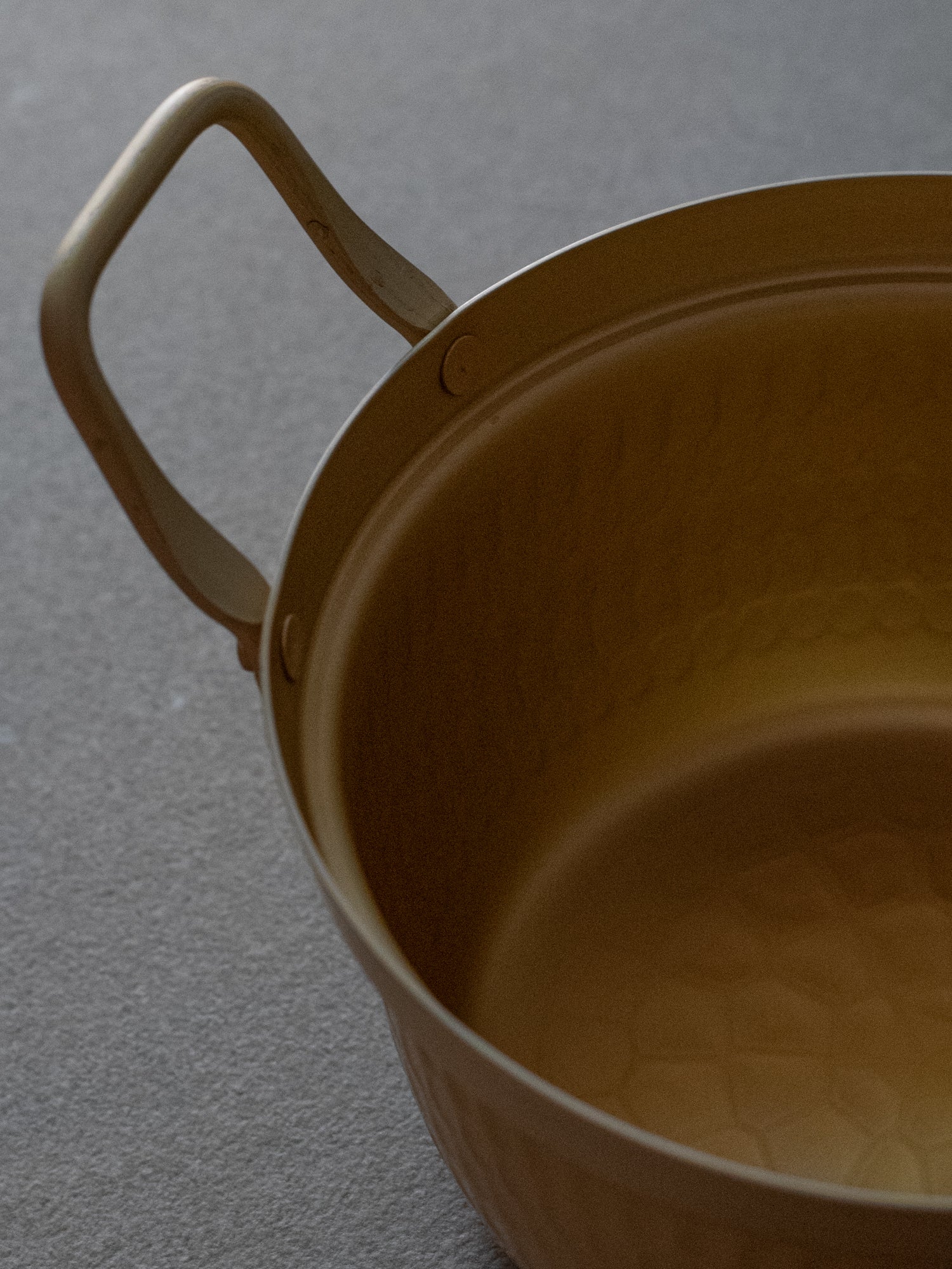Aluminium Pot with Wooden Lid