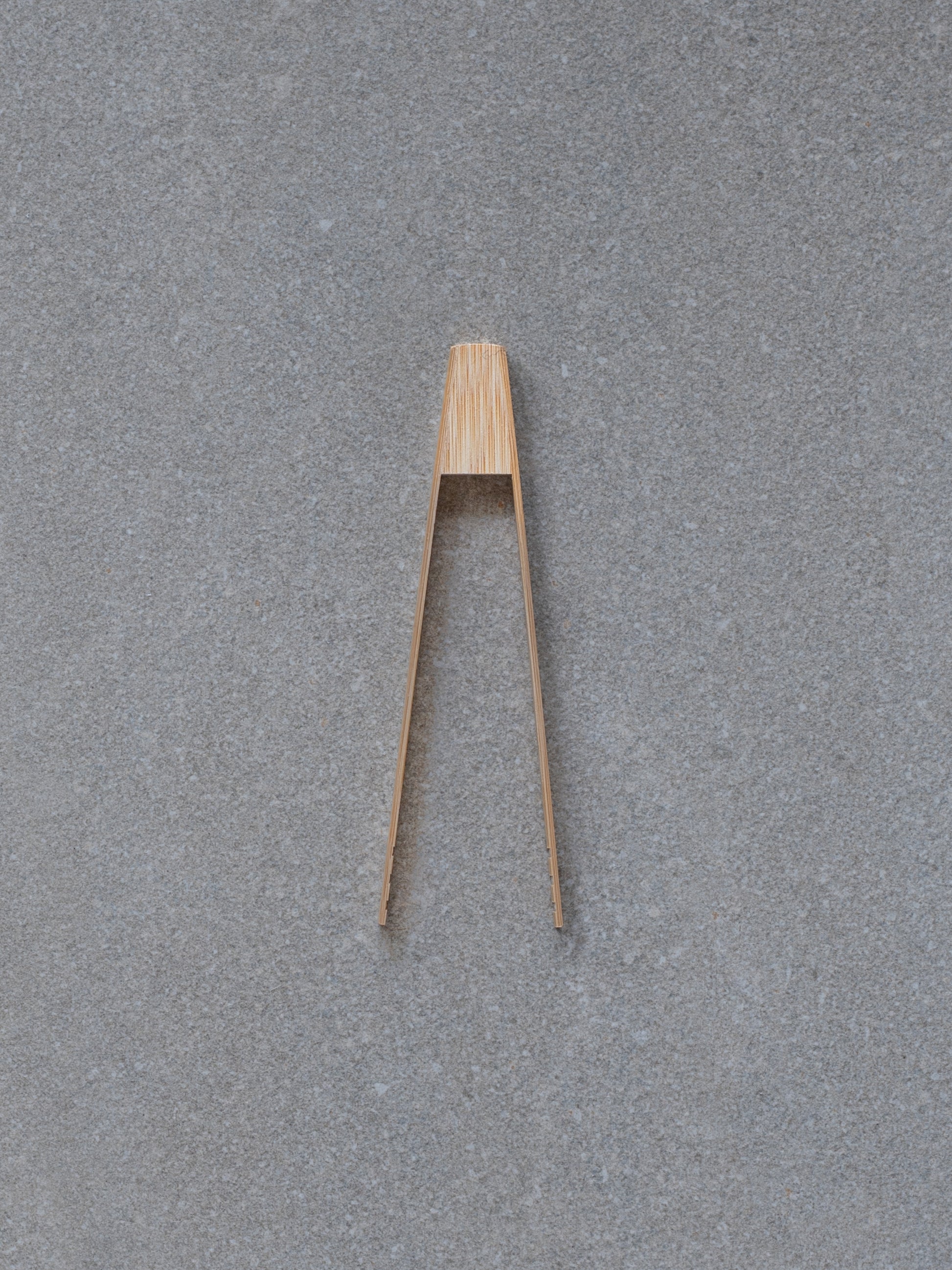 https://www.mujostore.com/cdn/shop/files/mujo-store-bamboo-tongs-3.jpg?v=1686559104&width=1946