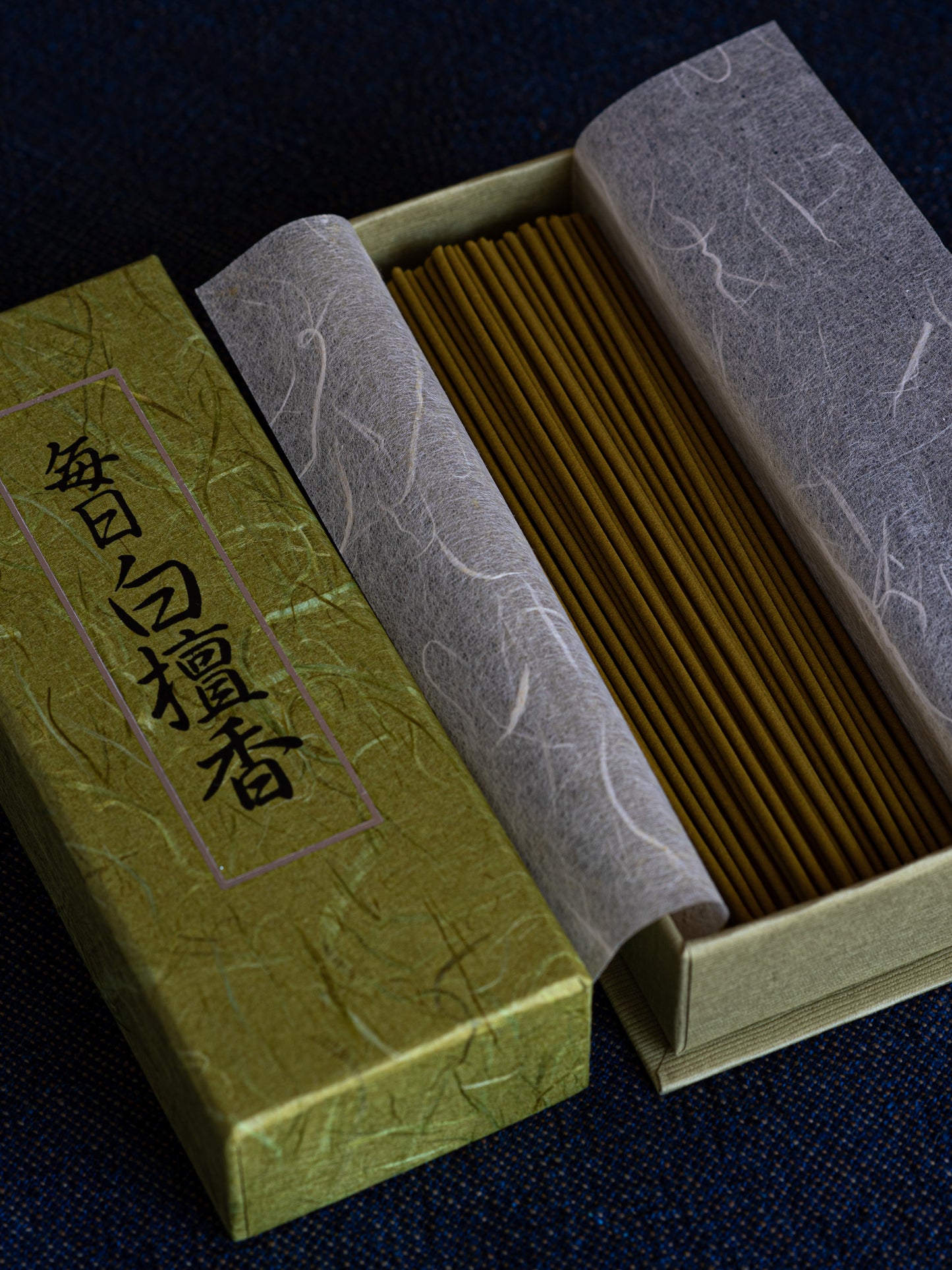 Mainichi Byakudan Everyday Sandalwood Incense Sticks